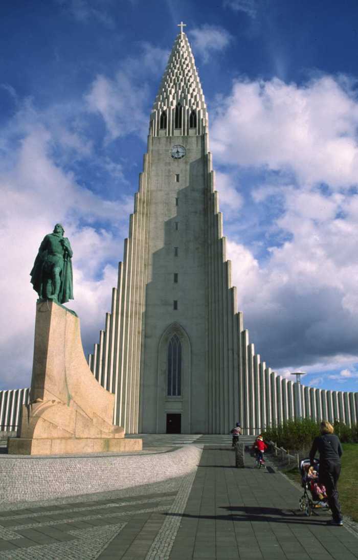 Das Wahrzeichen von Reykjavik - die Hallgrimskirche